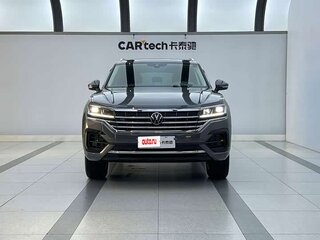 2023 Volkswagen Touareg III, чёрный, 7056000 рублей, вид 2