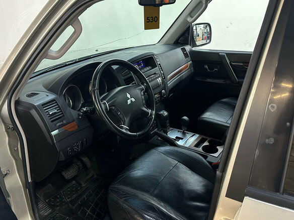 2007 Mitsubishi Pajero IV, коричневый - вид 6