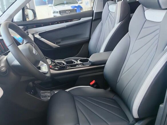2026 Geely Atlas II, серебристый - вид 10
