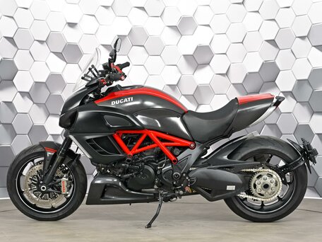 2011 Ducati Diavel Carbon, чёрный, 799000 рублей, вид 4