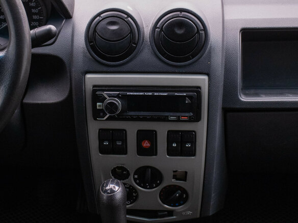 2009 Renault Logan I, красный - вид 14
