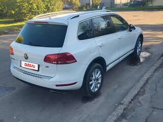2013 Volkswagen Touareg II, белый, 1700000 рублей, вид 4