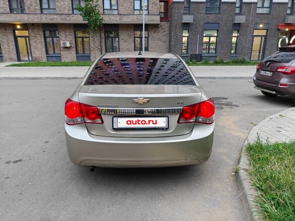 2010 Chevrolet Cruze I, бежевый, 540000 рублей - вид 5