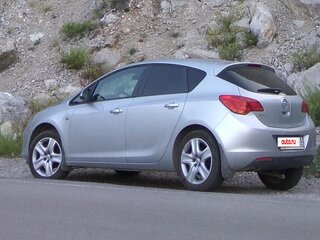 2010 Opel Astra J, серебристый, 740000 рублей, вид 3