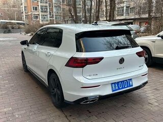 2022 Volkswagen Golf VIII, белый, 1800000 рублей, вид 4