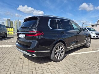 2022 BMW X7 40i I (G07) Рестайлинг, чёрный, 6800000 рублей, вид 5