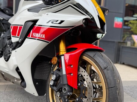 2022 Yamaha YZF-R1, белый, 2400000 рублей, вид 2