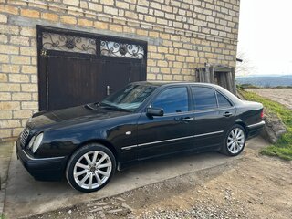 1998 Mercedes-Benz E-Класс 320 II (W210, S210), чёрный, 670000 рублей, вид 2
