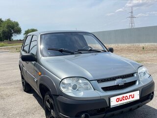 2011 Chevrolet Niva I Рестайлинг, серый, 650000 рублей, вид 3