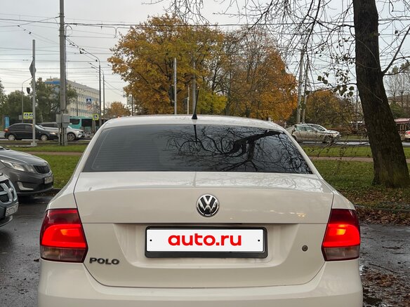 2013 Volkswagen Polo V, белый, 700000 рублей - вид 3