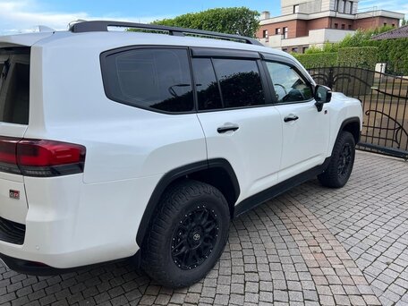 2022 Toyota Land Cruiser 300 Series, белый, 10900000 рублей, вид 3