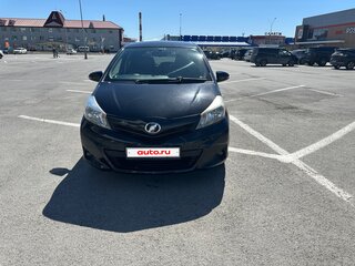 2011 Toyota Vitz III (XP130), чёрный, 739999 рублей, вид 2