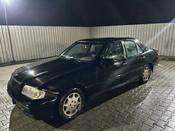 1996 Mercedes-Benz C-Класс 180 I (W202), чёрный, 370000 рублей