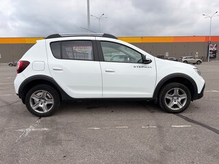 2021 Renault Sandero Stepway II Рестайлинг, белый, 1450000 рублей, вид 3