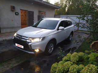 2017 Mitsubishi Outlander III Рестайлинг 2, белый, 1850000 рублей, вид 2