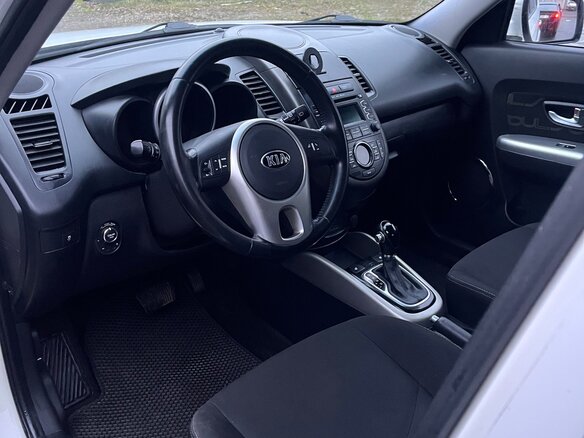 2013 Kia Soul I Рестайлинг, белый, 980000 рублей - вид 4