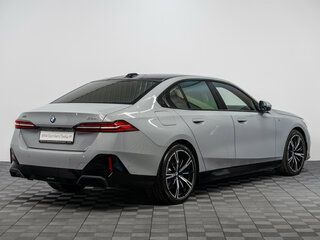 2025 BMW 5 серии 530i xDrive VIII (G60/G61/G68), серый, 8800000 рублей, вид 2
