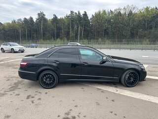 2011 Mercedes-Benz E-Класс 300 IV (W212, S212, C207), чёрный, 1750000 рублей, вид 3