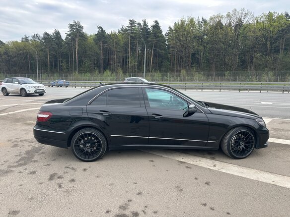 2011 Mercedes-Benz E-Класс 300 IV (W212, S212, C207), чёрный, 1750000 рублей - вид 2