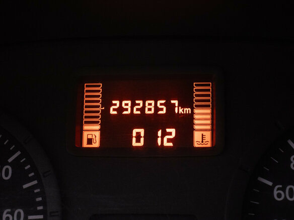 2009 Renault Logan I, красный - вид 12