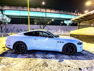 2022 Ford Mustang VI Рестайлинг, белый, 3599000 рублей, вид 3
