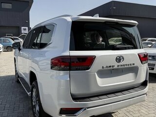 2022 Toyota Land Cruiser 300 Series, белый, 11900000 рублей, вид 5