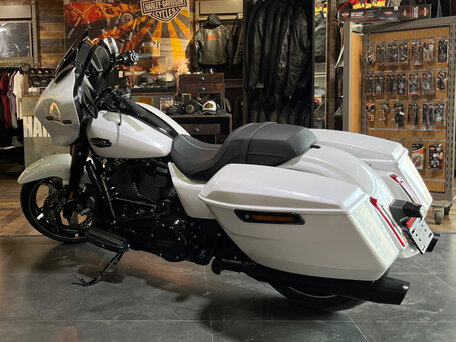 2025 Harley-Davidson Street Glide, белый, 3800000 рублей, вид 3