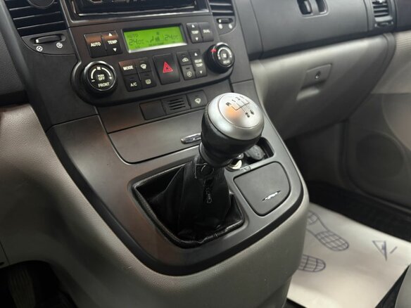 2007 Kia Carnival Grand II, серебристый, 599900 рублей - вид 15