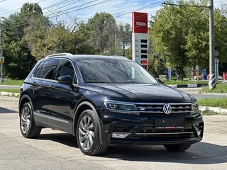 2017 Volkswagen Tiguan II, чёрный, 2299000 рублей, вид 3