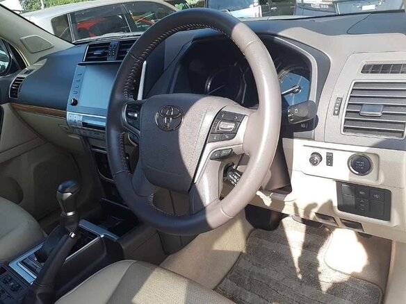 2022 Toyota Land Cruiser Prado 150 Series Рестайлинг 3, белый, 6990000 рублей - вид 5