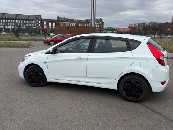 2011 Hyundai Solaris I, белый, 650000 рублей - вид 6