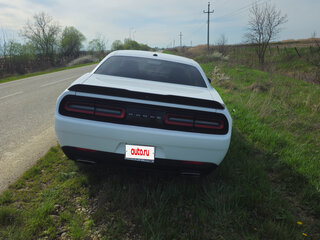 2019 Dodge Challenger III Рестайлинг 2, белый, 3500000 рублей, вид 4