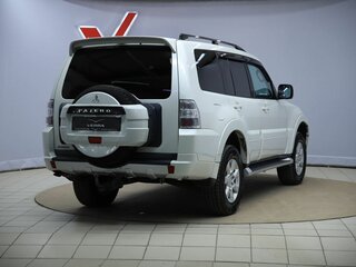 2013 Mitsubishi Pajero IV Рестайлинг 1, белый, 1990000 рублей, вид 5