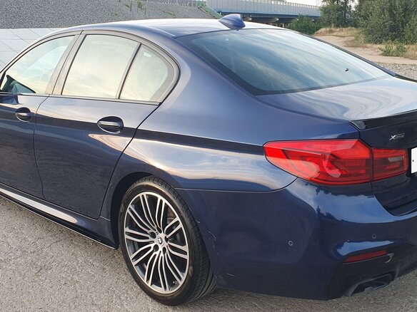 2017 BMW 5 серии 530d xDrive VII (G30/G31/G38), синий, 3350000 рублей - вид 3