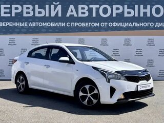 2021 Kia Rio IV Рестайлинг, белый, 1149000 рублей, вид 3