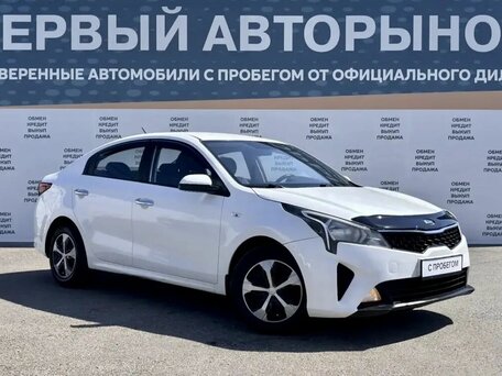2021 Kia Rio IV Рестайлинг, белый, 1149000 рублей, вид 4