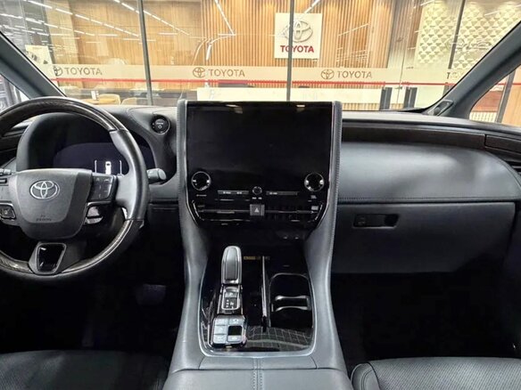 2023 Toyota Alphard IV, чёрный, 10500000 рублей - вид 3