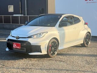 2025 Toyota Yaris IV Рестайлинг, белый, 4980000 рублей, вид 1