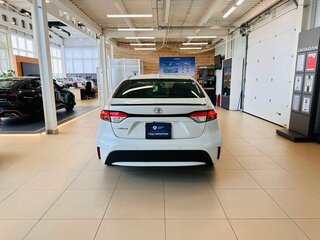2022 Toyota Corolla XII (E210), белый, 2399900 рублей, вид 5