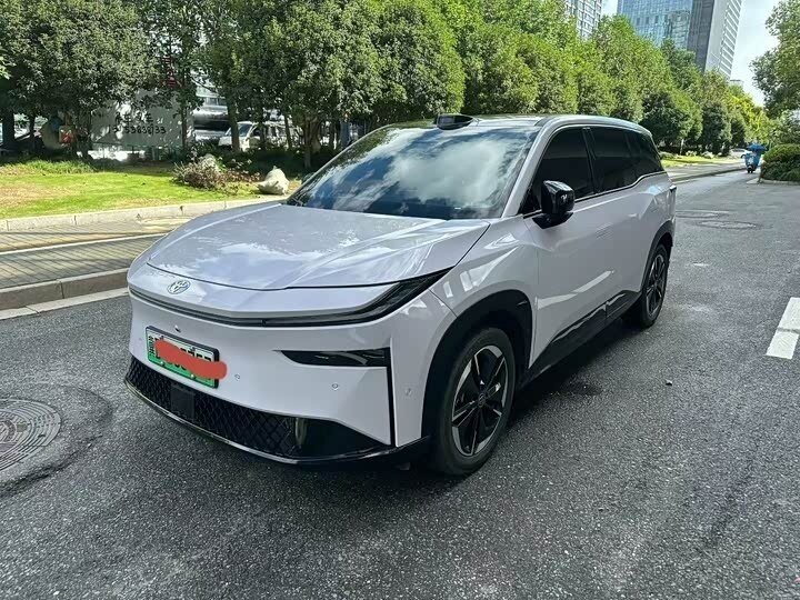 Открыть фотографии: Toyota bZ3X