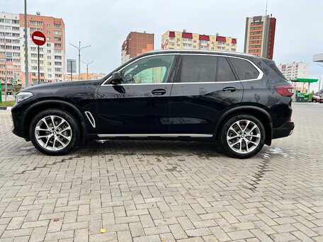 2020 BMW X5 40i IV (G05/G18), чёрный, 4800000 рублей, вид 5
