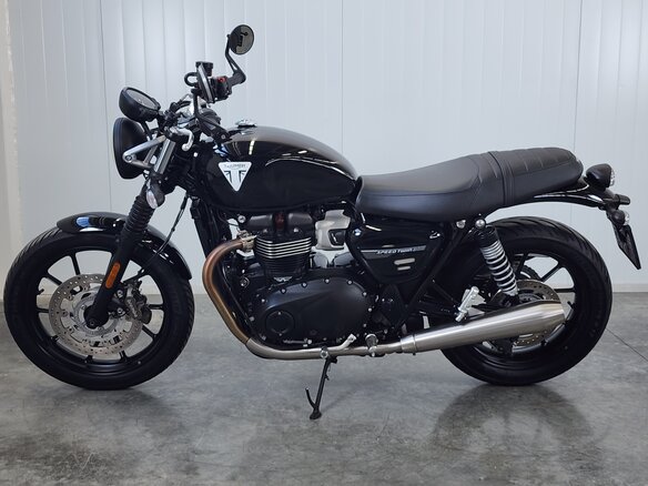 2023 Triumph Speed Twin, чёрный, 919000 рублей - вид 3