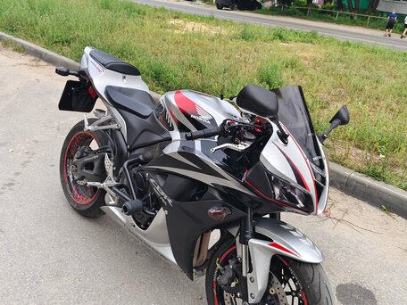 2007 Honda CBR 600RR, серебристый, 580000 рублей, вид 3