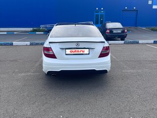 2012 Mercedes-Benz C-Класс 180 BlueEFFICIENCY III (W204) Рестайлинг, белый, 1500000 рублей, вид 3