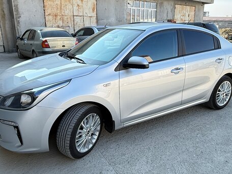 2020 Kia Rio IV, серый, 1590000 рублей, вид 3