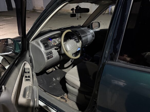 1999 Suzuki Grand Vitara I, зелёный - вид 4