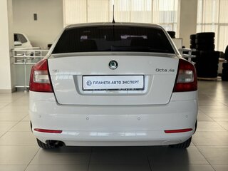 2011 Skoda Octavia II (A5) Рестайлинг, белый, 655000 рублей, вид 5