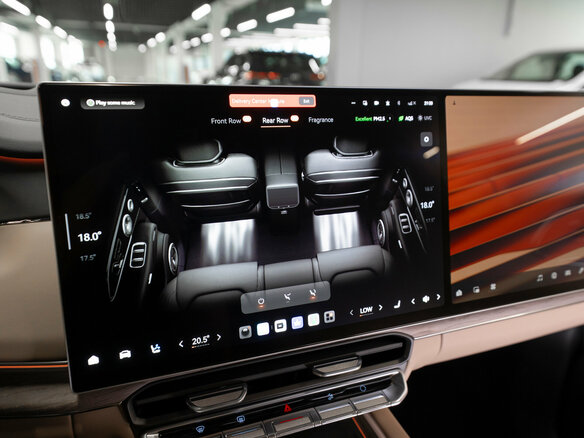 2026 Zeekr 8X 70 kWh, чёрный - вид 23