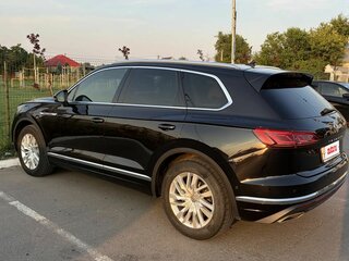 2020 Volkswagen Touareg III, чёрный, 6000000 рублей, вид 4