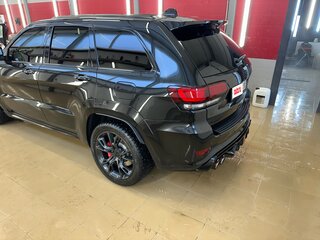 2014 Jeep Grand Cherokee SRT IV (WK2) Рестайлинг, чёрный, 3800000 рублей, вид 4